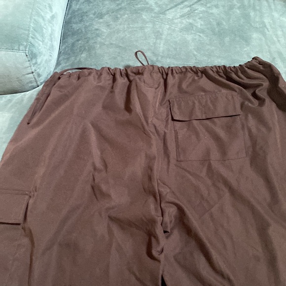 Black parachute pants no size but runs 2XL to 3XL adjustable waist. Never worn - Picture 8 of 9